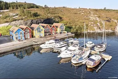 Image de Scenic waterfront cabin, 35 min drive to Bergen and access to fjord