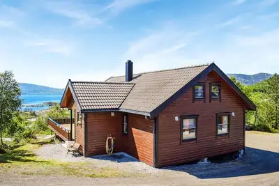 Image de Belle maison à Nedstrand avec cuisine