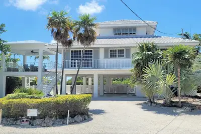 Image de Sombrero Beach Retreat, 4 Bedroom, 4 Bath Pool Home, great harbor views.