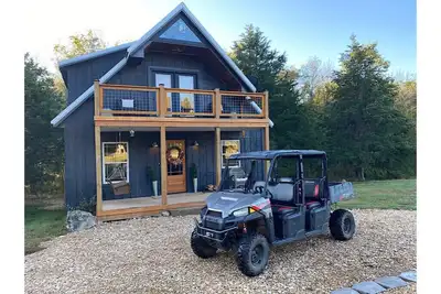 Image de Unique, modern, secluded cabin on 95 river front acres-utv-kayaks-trails-hot tub