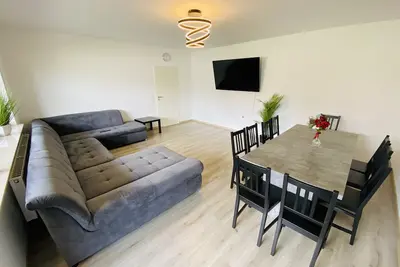 Large 4 room accommodation + own parking spaces