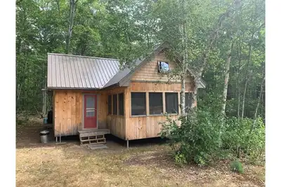 Image de An off-grid comfy cabin in a quiet corner of a midcoast organic farm