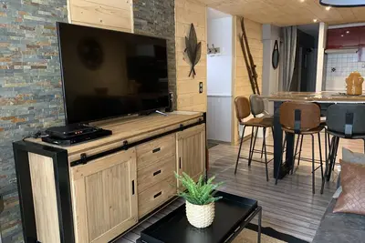 Image de Cozy Downtown Apartment 8 Sleeping Wifi 2 Private Parking Spaces