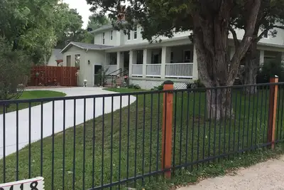 Image de Charming Historic Hotel now a House in Downtown Rye, Co.