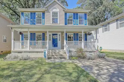 Image de Spacious house, great deck & grill, close to boardwalk, shops, and restaurants.