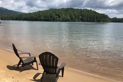 Image de Waterfront-The Arbor Lake James w/ 200' of Sandy Beach & Dock-a gated community