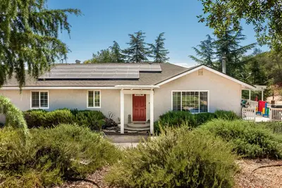 Image de Nature Getaway with Game Room, Fire pit & Hot tub