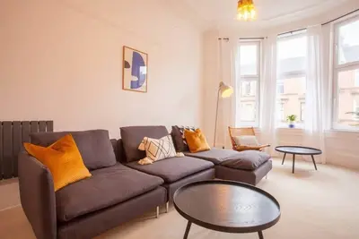 Stunning 2 bed property in heart of West End