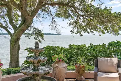 Image de Village Villa with Ocean Views and Tuscany Charm 3 Bedrooms, 3 1/2 bathrooms