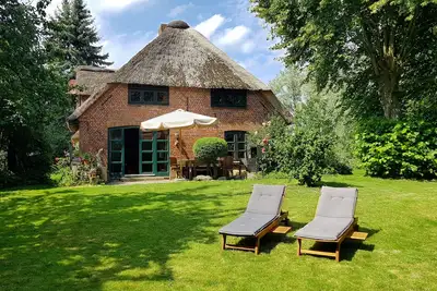 Image de Vacation home under thatch on the North Sea near St. Peter-Ording