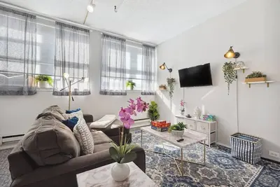 Downtown Penthouse #1 | Vintage 2bd (+Gym)