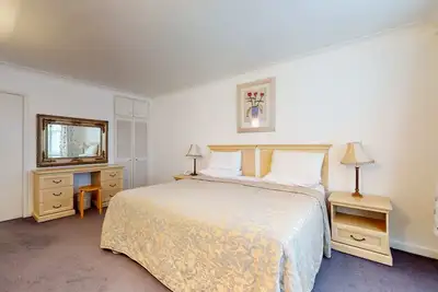 Image de Luxury Serviced Apartment, Staffed Reception, Large Kitchen and Living Room in t