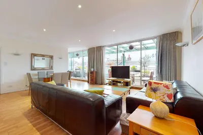 Image de Stunning Serviced Penthouse, Spacious Living Room and Huge Roof Terrace in the c