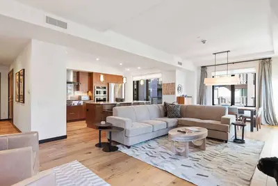 Image de The Lion Residences W402