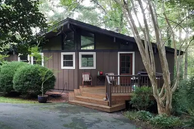 Image de Cozy Cabin with Slip Dock on Lake Hartwell