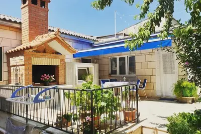 Image de Appartement de deux chambres avec la terrasse Pucisca, Brac (A-18416-a)