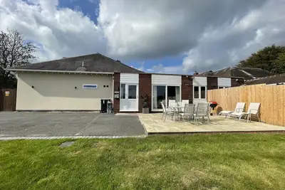 Image de A 3 bed property located on private grounds at the Top of the Ridge in Cheshire.