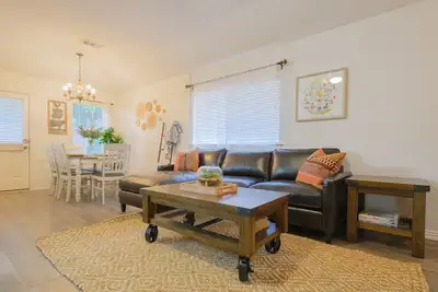 Image de The Blue Door Farmhouse at the Heart of Irving and minutes to Dallas Downtown