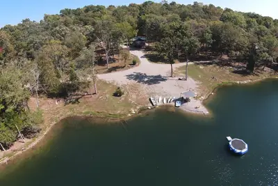 Image de Cabin on Private Lake with over 800 acres of trails! !