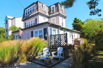Image de Steps to Beach Access and Spacious Pet Friendly Condo