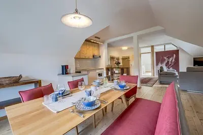 Image de Spacious, bright apartment (110 sqm) with balcony and lake view