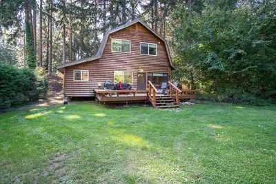 Image de Cozy river-front home/cabin with beautiful mountain views