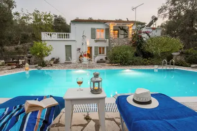 Image de Private pool, stone Mansion, great views Villa Maritsa