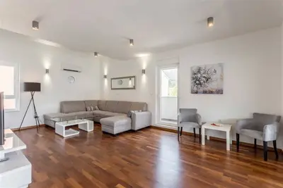 Image de Beach residence with pool and sea view - Penthouse apartment H7