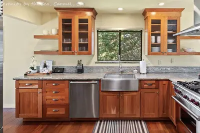 Image de Serenity: Beautiful 3 bed w / Hot Tub & Powerwall