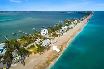 Image de Avalon: 8br/5ba Ocean-to-River Palace; Heated pool, hot tub, private dock, more!