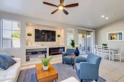 Image de Group Luxury Retreat ~ 4 Neighboring Homes, 21 Beds, Pool & Golf Community