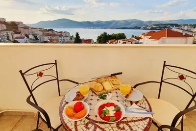 Image de Apartment Nina - Large 2 bedroom Apt  250m Beach amenities 100m Free Parking