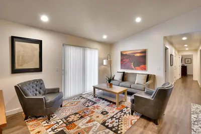 Image de 5k Top Floor Moab Redcliff Condo, Pool & Hot Tub
