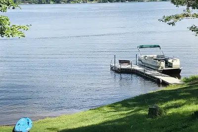 Image de Lakefront Cabin Retreat