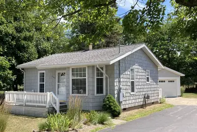 Best of Both Worlds! 5th Avenue Beach and Downtown Within Walking Distance! !