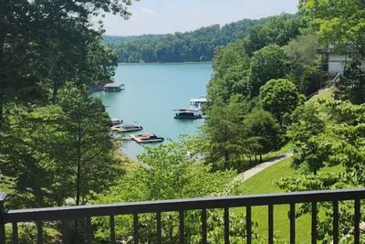 Image de Calm Water Cove: Remodeled Lakefront Home in Deerfield with Boat Slip, Sleeps 10