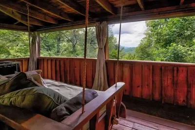 Image de Nice View Fireplace, Hot Tub, Porch Bed, Private