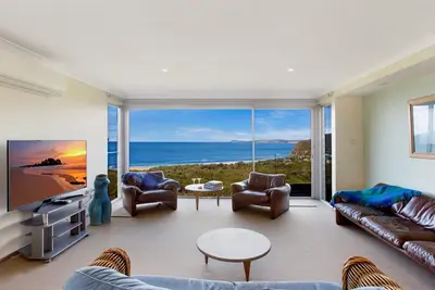 Image de A Scenic Beach House - All linen & Wifi included