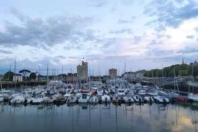 Image de Maison individuelle avec terrasse ensoleillée et véranda près de La Rochelle