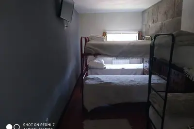 Image de Quarto 6 Pessoas. casa de Banho Privativa no Corredor