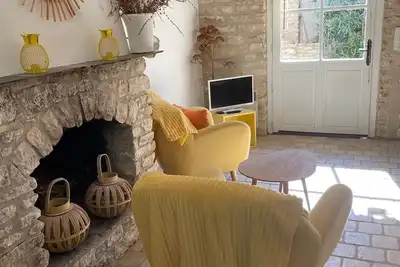 Image de Maison en pierre à Saint‑Florent, en Corse, décoration neuve, jacuzzi, terrasse.