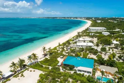 Image de Beautiful Bungalow on Grace Bay Beach Near Turtle Cove!