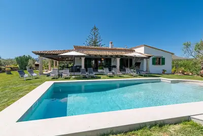 Image de Villa de 4 chambres à coucher, avec piscine privée et Bbq, Puerto Pollensa