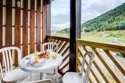Image de Joli appartement pour 6 personnes avec piscine, Wifi, Tv, balcon et parking