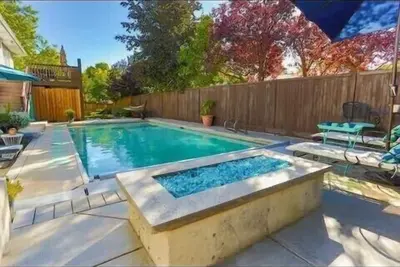 Image de All Year Heated Pool, King Beds, Large Apartment, Ski & Hiking, Mountain View