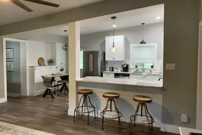 Image de Mid Century Gem Near Theme Parks