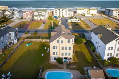 Image de 5195 - Captain's Choice, 8-bed 8. 5-bath in Kill Devil Hills, pet friendly, private pool, game room