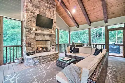 Image de Hootenanny at Horton Creek: Creekside Escape!