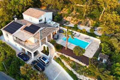 Image de Grande Villa Vue Imprenable 1, 5km Plage & Centre Ville Proche Saint Tropez