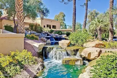 Image de Executive 2 bedroom condo in the Raquet Club